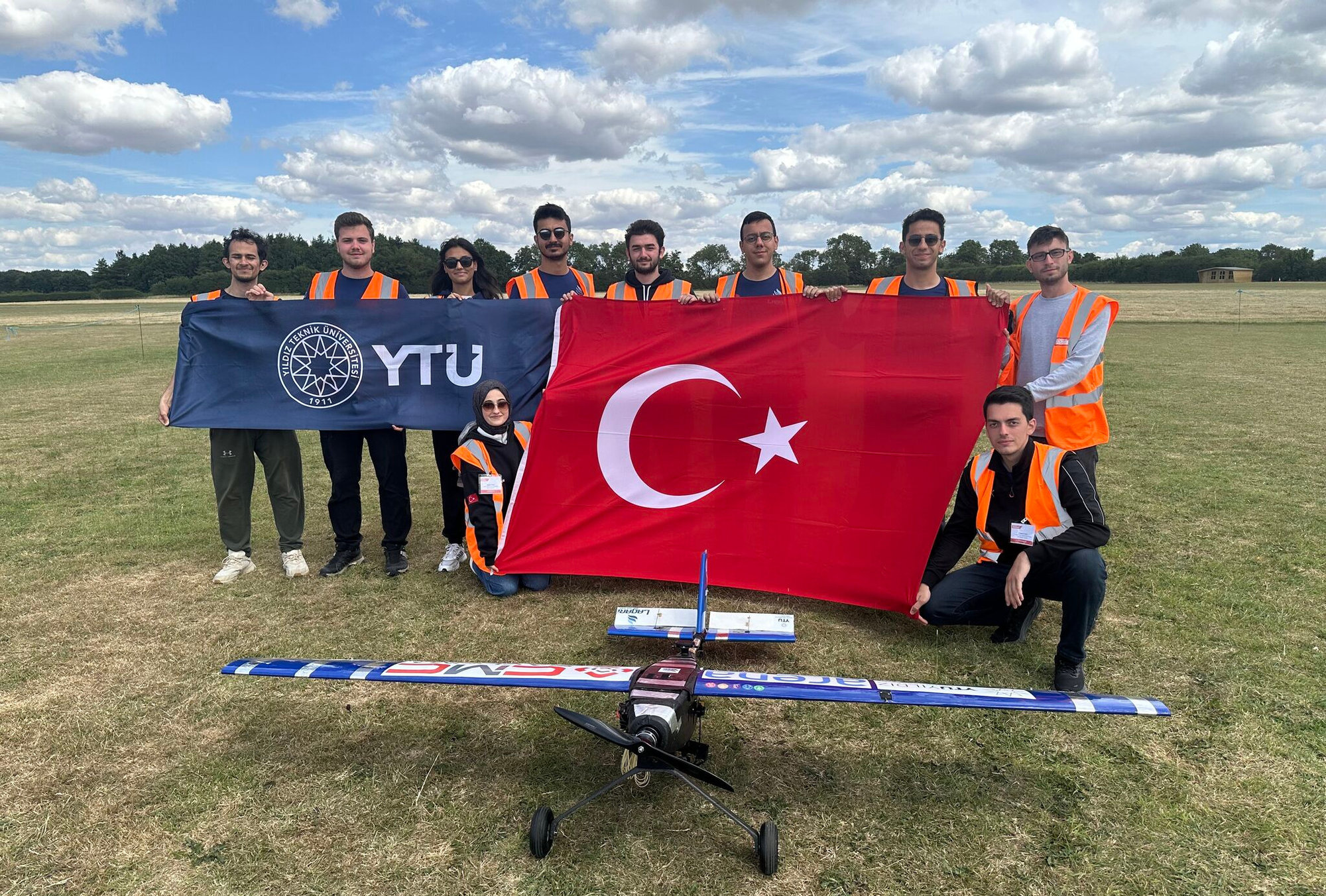 Lagari sabit kanatlı İHA